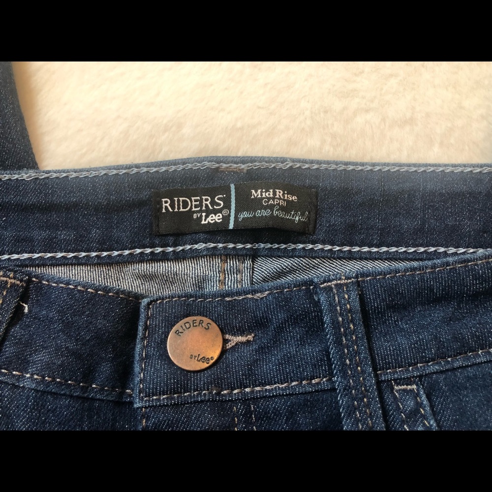 Lee Riders Mid Rise Capri Jean - Picture 4 of 5